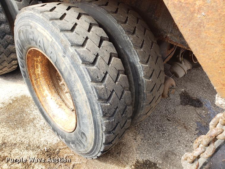 image for item DF3297 1999 International 4900 dump truck