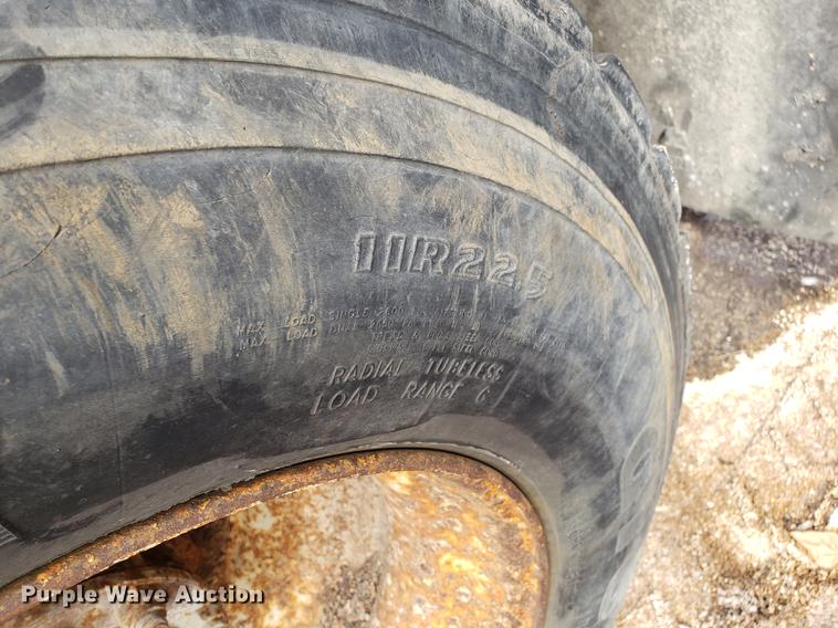 image for item DF3297 1999 International 4900 dump truck