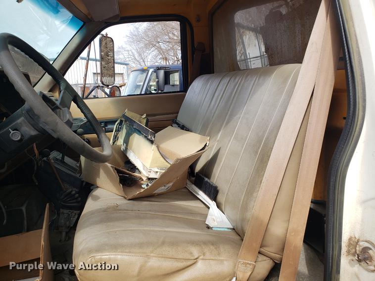 image for item DF3298 1991 Chevrolet Kodiak C6500 dump truck