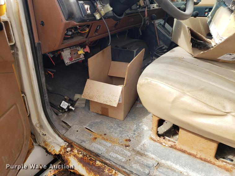 image for item DF3298 1991 Chevrolet Kodiak C6500 dump truck