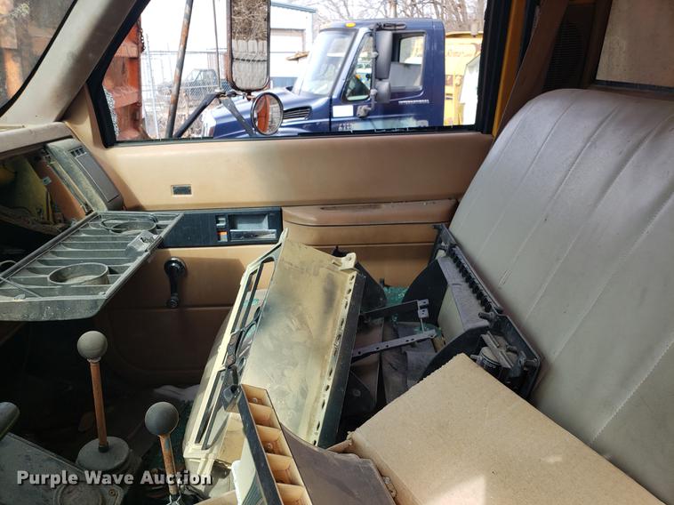 image for item DF3298 1991 Chevrolet Kodiak C6500 dump truck