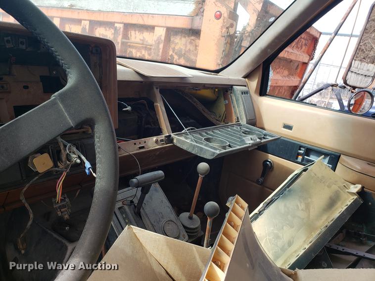 image for item DF3298 1991 Chevrolet Kodiak C6500 dump truck