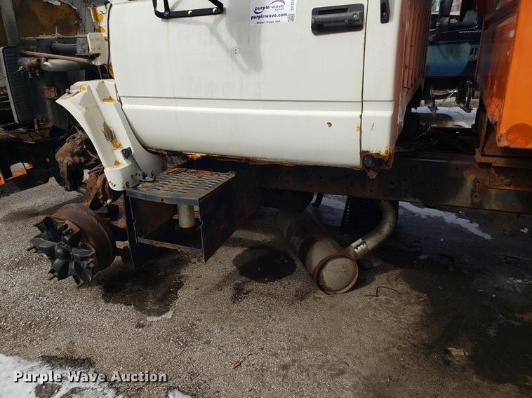 image for item DF3298 1991 Chevrolet Kodiak C6500 dump truck