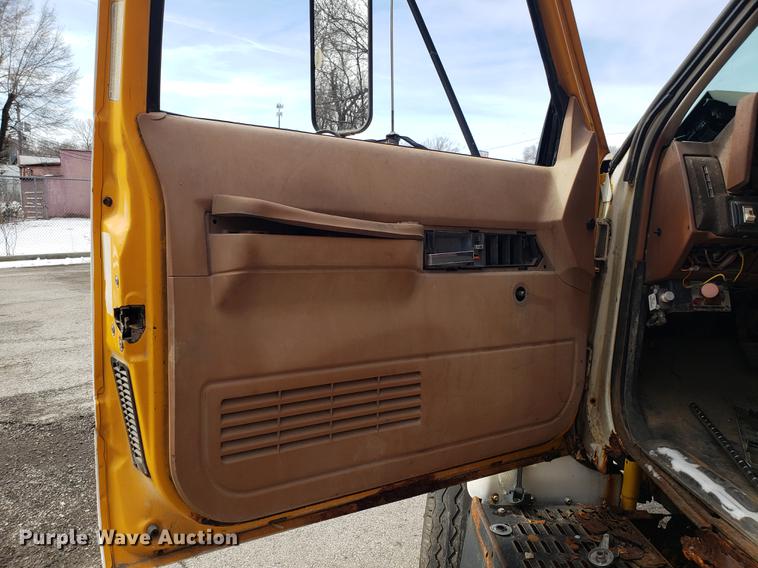 image for item DF3299 1991 Chevrolet Kodiak C6500 dump truck