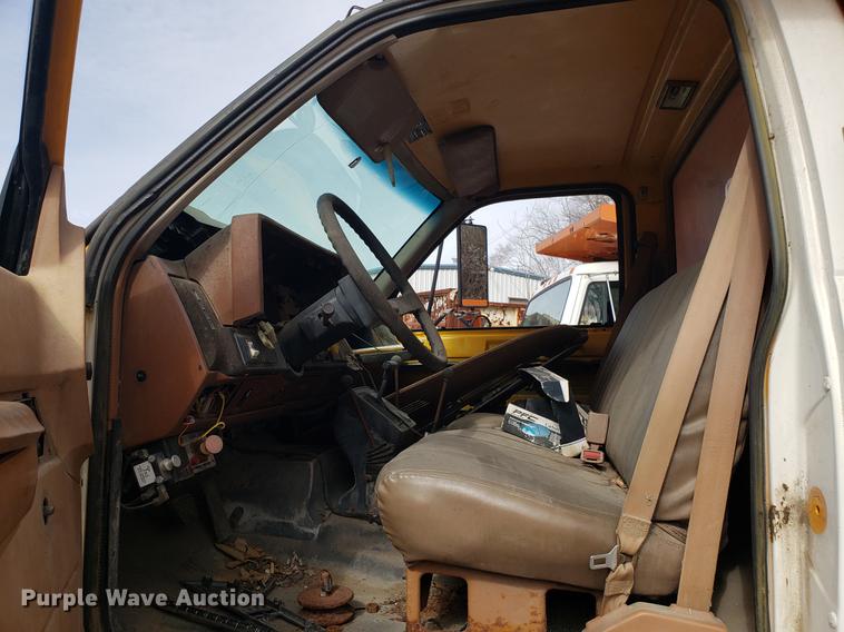 image for item DF3299 1991 Chevrolet Kodiak C6500 dump truck