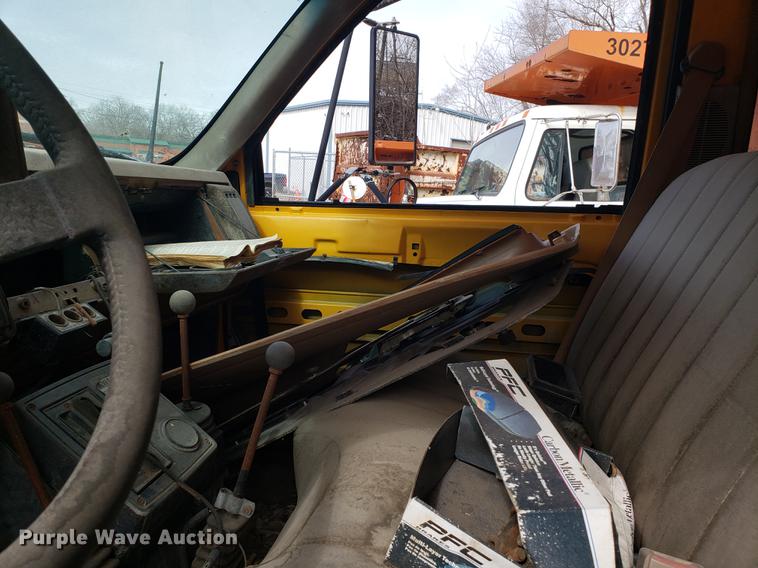 image for item DF3299 1991 Chevrolet Kodiak C6500 dump truck