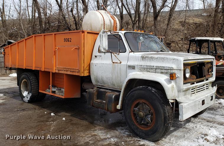 image for item DF3302 1979 GMC C70 flatbed truck