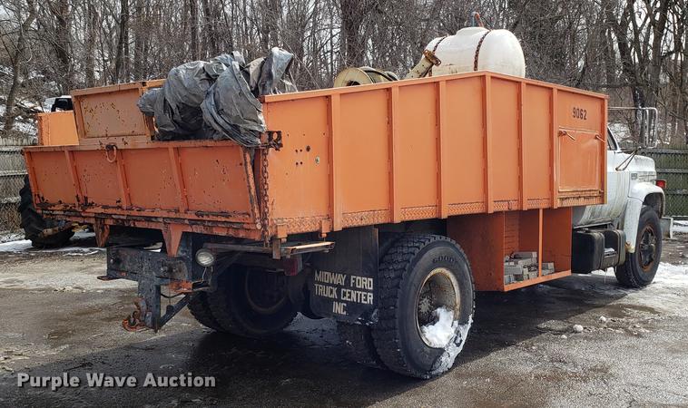 image for item DF3302 1979 GMC C70 flatbed truck