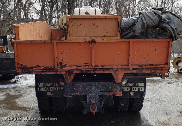 image for item DF3302 1979 GMC C70 flatbed truck