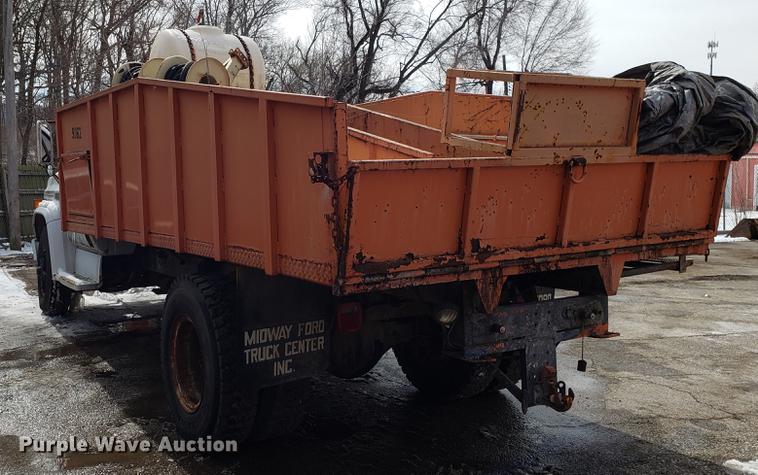 image for item DF3302 1979 GMC C70 flatbed truck