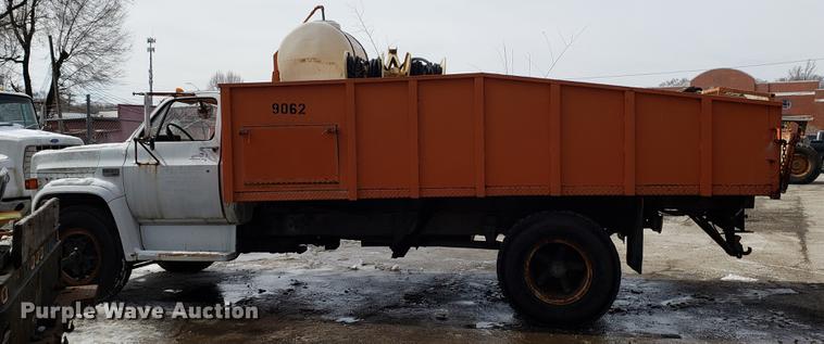 image for item DF3302 1979 GMC C70 flatbed truck