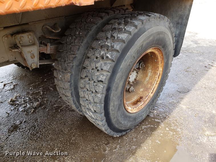 image for item DF3302 1979 GMC C70 flatbed truck