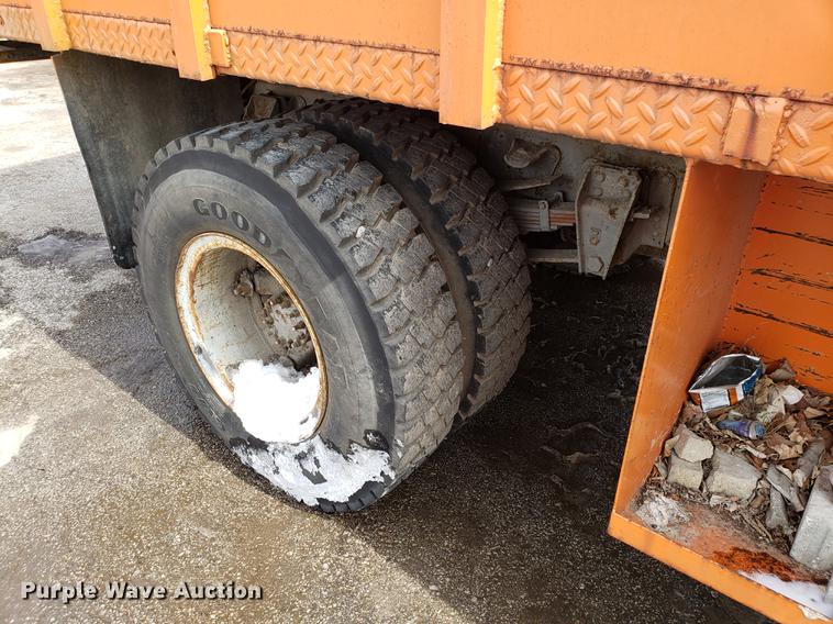 image for item DF3302 1979 GMC C70 flatbed truck