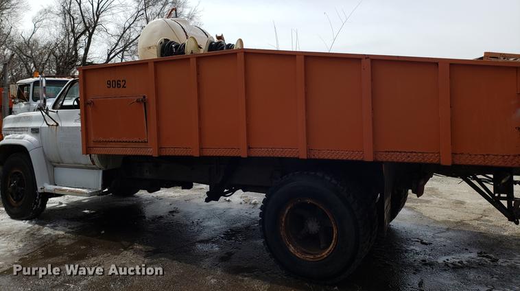 image for item DF3302 1979 GMC C70 flatbed truck