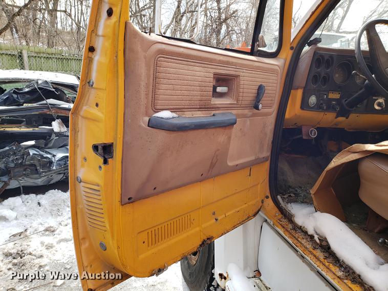 image for item DF3302 1979 GMC C70 flatbed truck