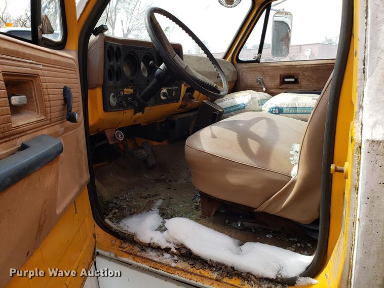 image for item DF3302 1979 GMC C70 flatbed truck