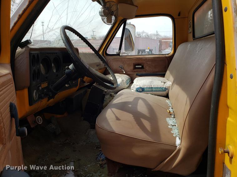 image for item DF3302 1979 GMC C70 flatbed truck