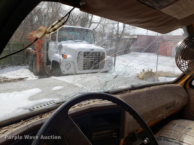 image for item DF3302 1979 GMC C70 flatbed truck