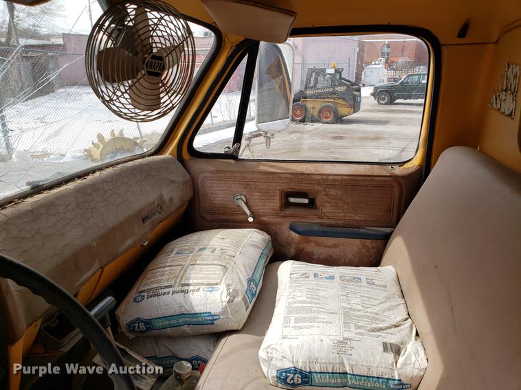 image for item DF3302 1979 GMC C70 flatbed truck