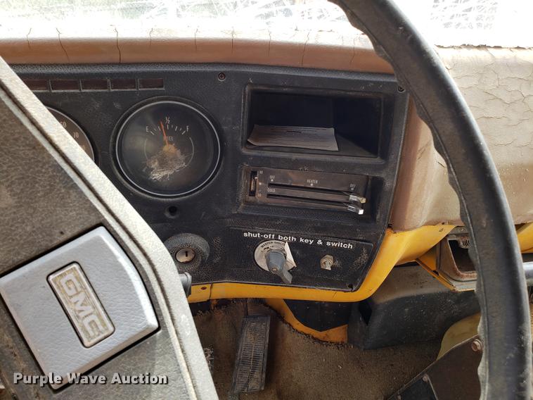 image for item DF3302 1979 GMC C70 flatbed truck