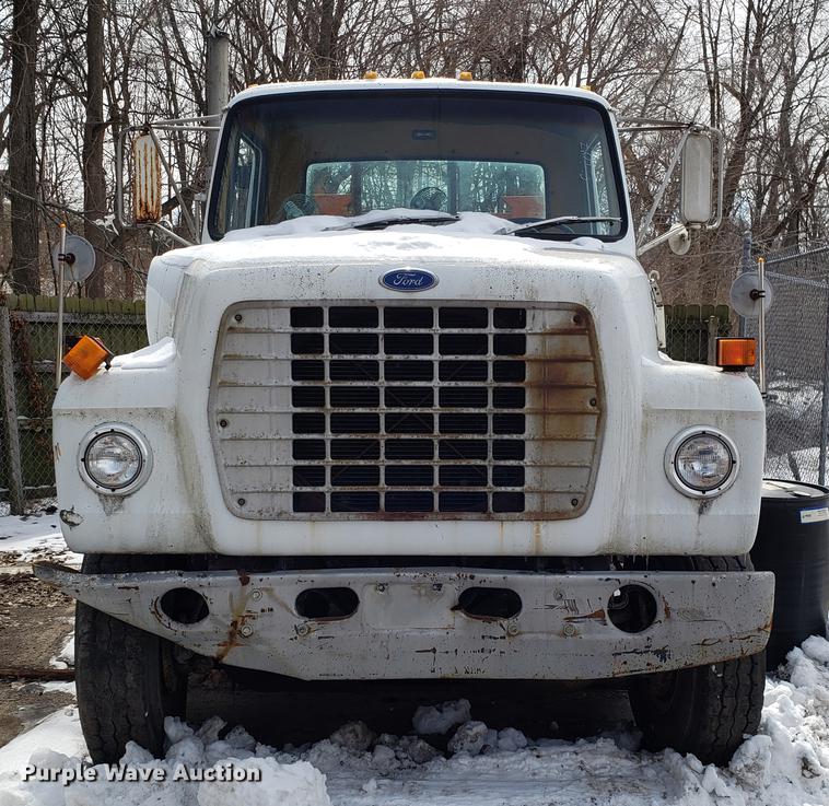 image for item DF3303 1984 Ford LNT8000 asphalt placer truck