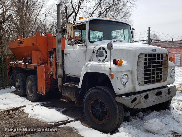 image for item DF3303 1984 Ford LNT8000 asphalt placer truck