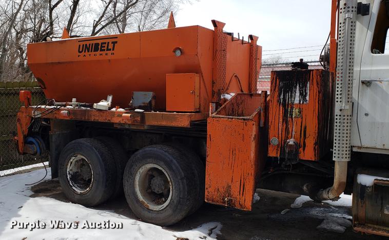 image for item DF3303 1984 Ford LNT8000 asphalt placer truck