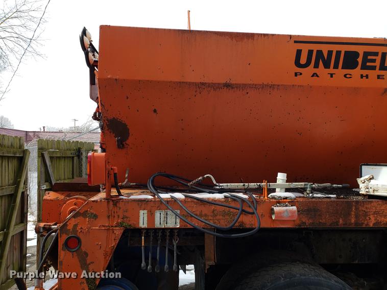 image for item DF3303 1984 Ford LNT8000 asphalt placer truck