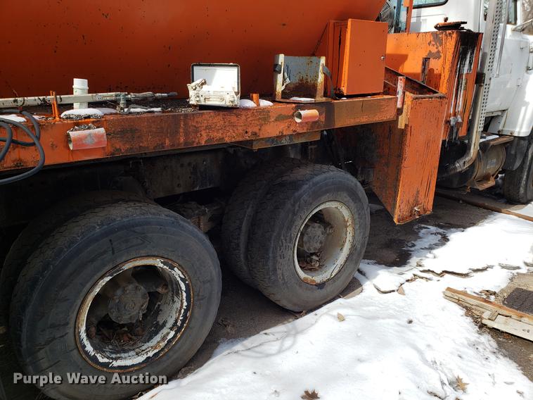 image for item DF3303 1984 Ford LNT8000 asphalt placer truck