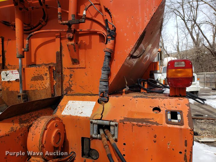 image for item DF3303 1984 Ford LNT8000 asphalt placer truck