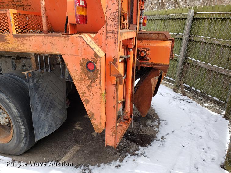 image for item DF3303 1984 Ford LNT8000 asphalt placer truck