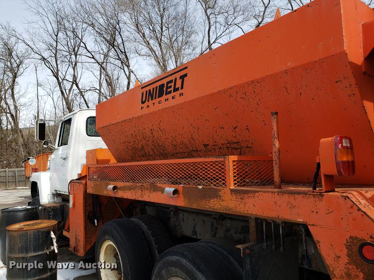 image for item DF3303 1984 Ford LNT8000 asphalt placer truck