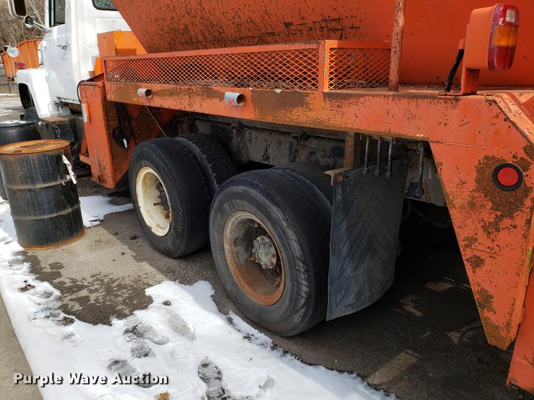 image for item DF3303 1984 Ford LNT8000 asphalt placer truck