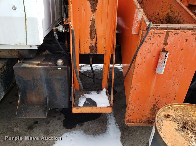 image for item DF3303 1984 Ford LNT8000 asphalt placer truck