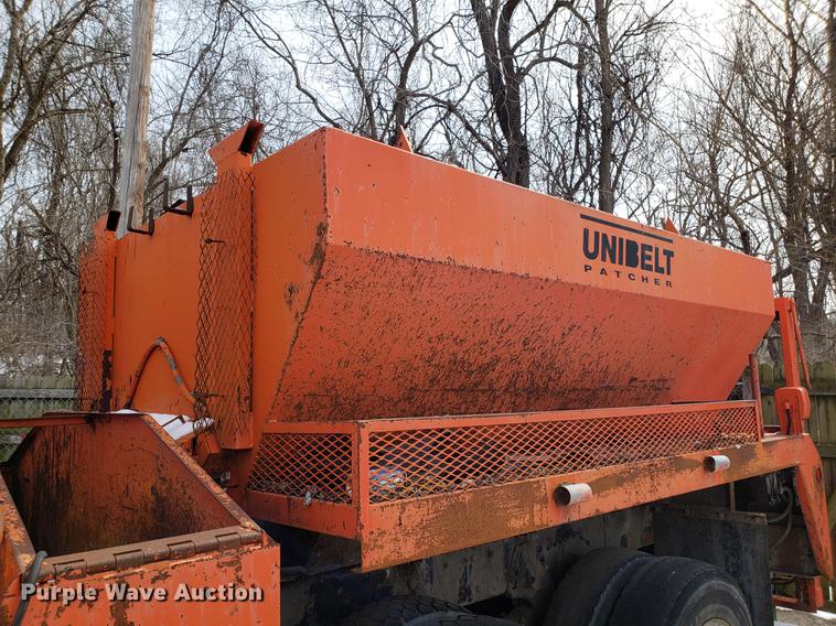 image for item DF3303 1984 Ford LNT8000 asphalt placer truck