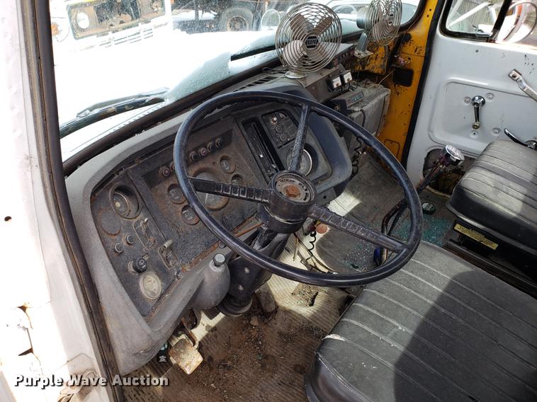 image for item DF3303 1984 Ford LNT8000 asphalt placer truck