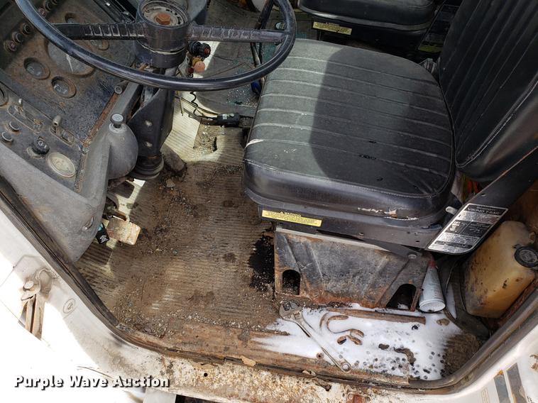 image for item DF3303 1984 Ford LNT8000 asphalt placer truck