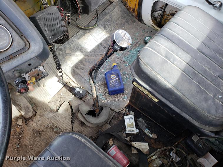 image for item DF3303 1984 Ford LNT8000 asphalt placer truck