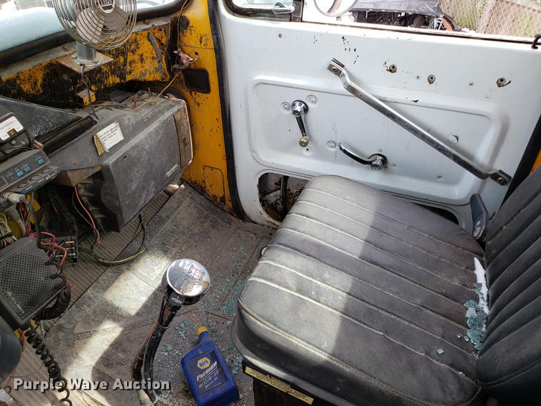 image for item DF3303 1984 Ford LNT8000 asphalt placer truck