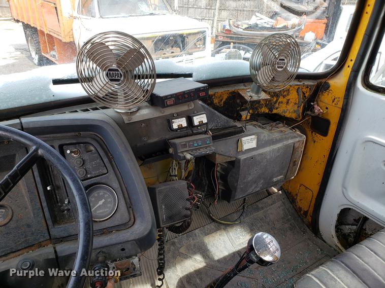 image for item DF3303 1984 Ford LNT8000 asphalt placer truck