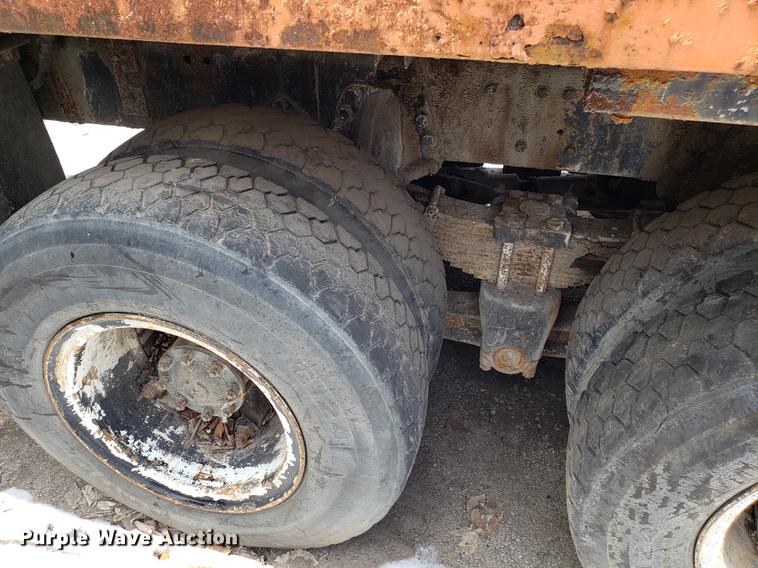 image for item DF3303 1984 Ford LNT8000 asphalt placer truck