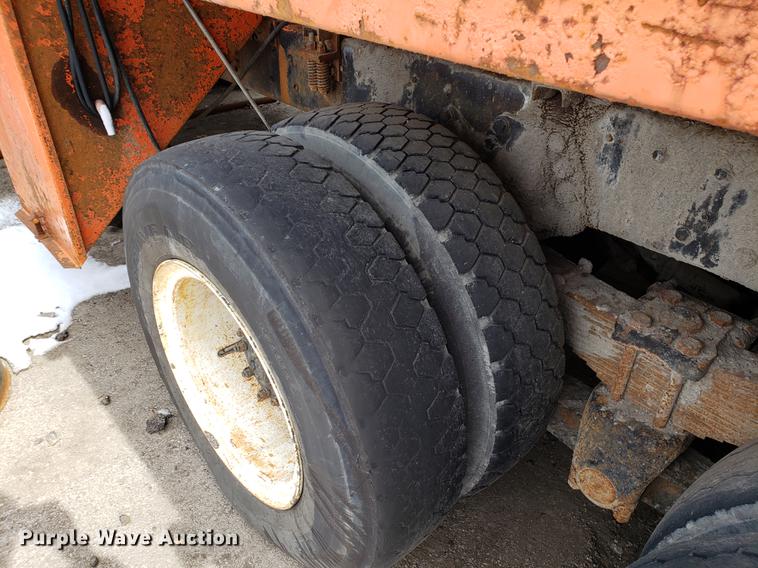 image for item DF3303 1984 Ford LNT8000 asphalt placer truck