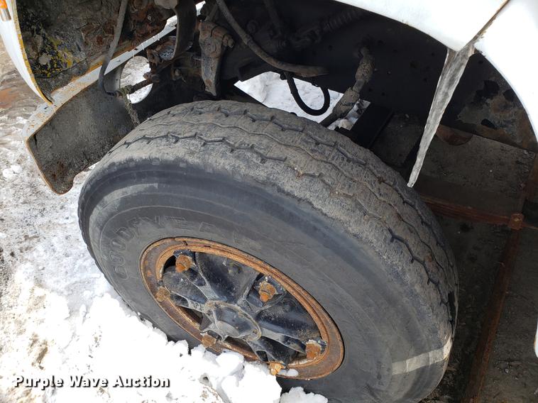 image for item DF3303 1984 Ford LNT8000 asphalt placer truck