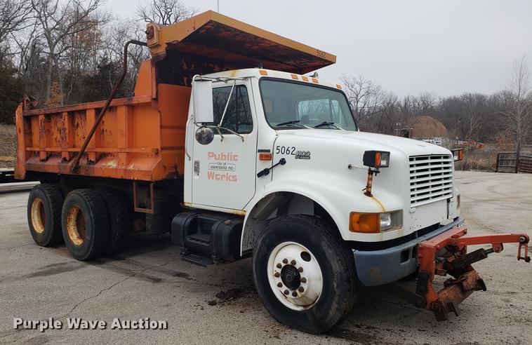 image for item DF3305 2001 International 4900 dump truck