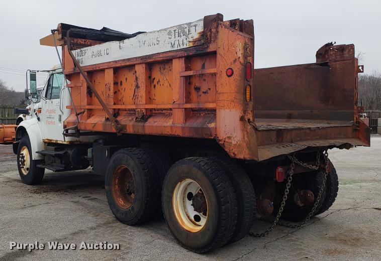 image for item DF3305 2001 International 4900 dump truck