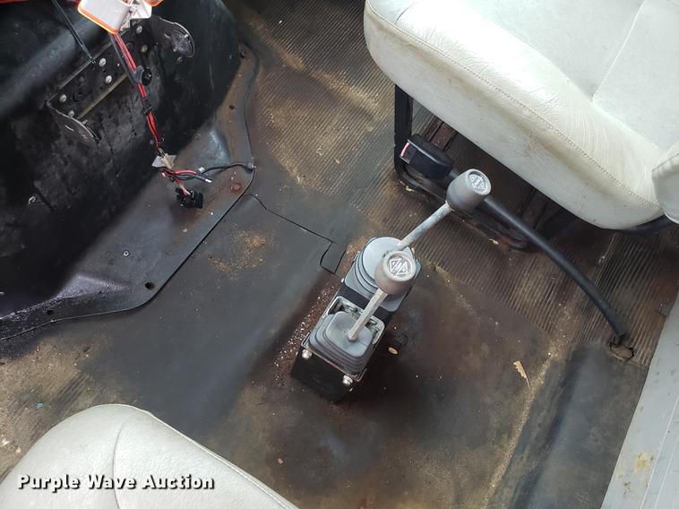 image for item DF3305 2001 International 4900 dump truck