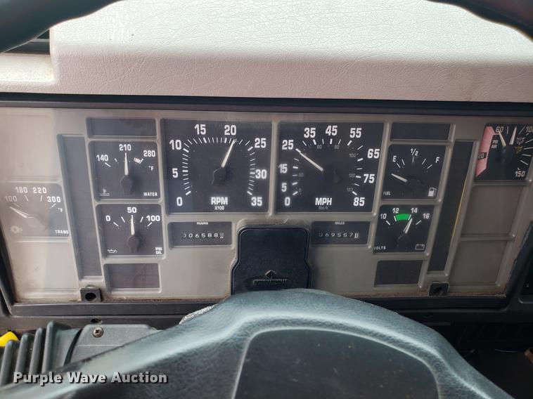 image for item DF3305 2001 International 4900 dump truck