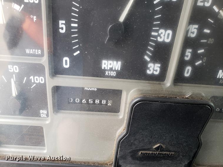 image for item DF3305 2001 International 4900 dump truck