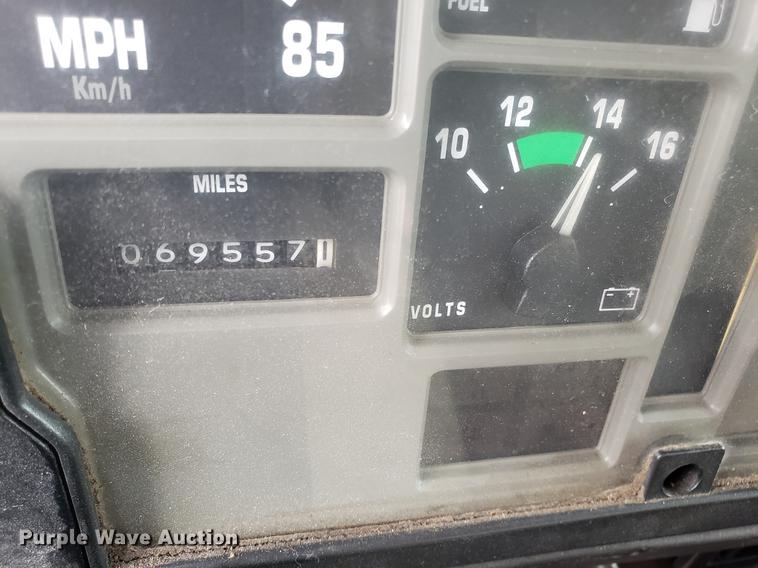 image for item DF3305 2001 International 4900 dump truck