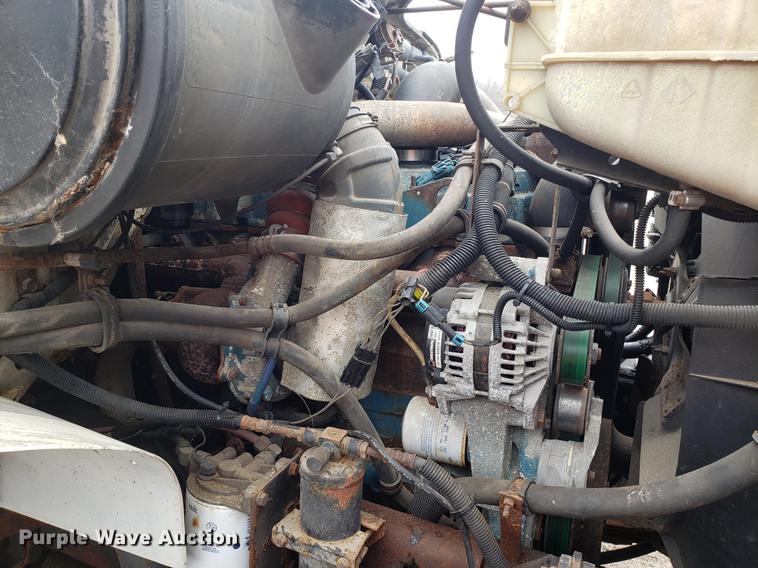 image for item DF3305 2001 International 4900 dump truck